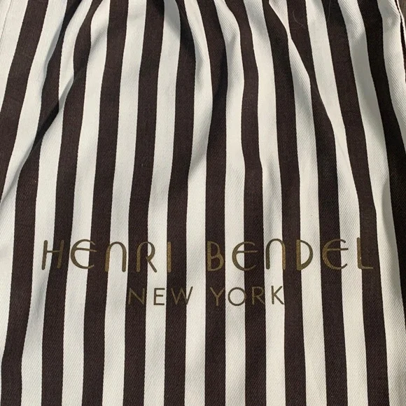 Henri Bendel Black Quilted Crossbody with Gold Chain - Picture 3 of 9